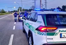 Român stabilit în Italia, amendat cu 3.000 de euro după ce a fost prins conducând o mașină cu numere românești de înmatriculare 1