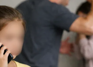 „Tata o bate pe mama, ajutați-ne!” Român arestat în Italia după ce fiica sa minoră a sunat la 112 1