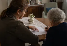 Badantă din Italia, acuzată că a obținut prin înșelăciune o moștenire de 640.000 de euro de la bătrâna asistată 1