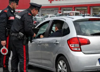 Trei români prinși în Italia cu mașina plină de produse furate: „Voiam să le trimitem săracilor din România” 1200-20260405112911 (1)