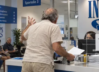 Italian declarat mort de INPS și lăsat fără bani în cont: „Sunt viu! Dați-mi banii înapoi!” 7cf7b147-f815-462c-bceb-ee47134ef1b7