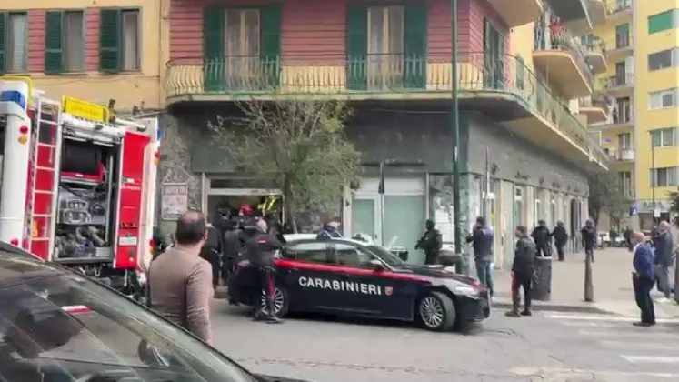 carabinieri-banca-napoli-rapinatori-ostaggi