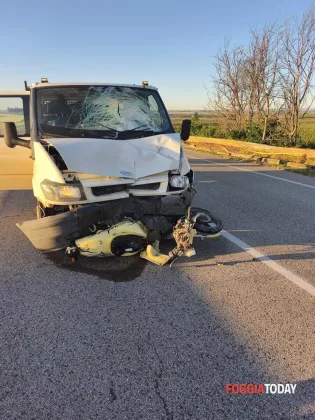 incidente furgone moto