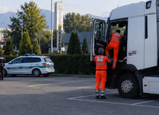 Șofer român găsit mort în TIR, în Italia. Colegii săi l-au găsit fără suflare în cabină 1