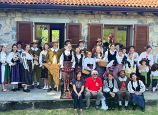 Ii românești, purtate cu emoție de românii din Italia într-un cadru spectaculos 1
