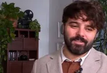 A plecat copil din România și a devenit vocea unei generații în Spania. Acum, poeziile sale ajung și în Italia 1