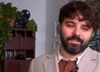 A plecat copil din România și a devenit vocea unei generații în Spania. Acum, poeziile sale ajung și în Italia 1