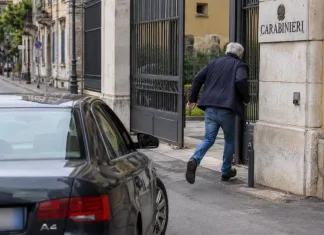 Muncitor român din Italia, a băgat spaima în patronul pentru care a lucrat, după ce nu a fost plătit. Bărbatul italian a fugit de el și s-a refugiat în cazarma carabinierilor 1