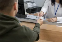 Român lăsat fără permis de conducere în Italia, a încercat să obțină un duplicat în România, declarându-l pierdut. Ce au descoperit anchetatorii 1