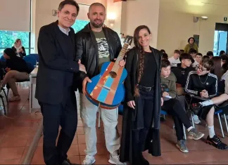 După 13 ani în închisoare, un român din Italia le vorbește elevilor despre alegerile greșite pe care le-a făcut în viață. „De foame am căutat să câștig bani ușor” 1200-20260517113828 (2)