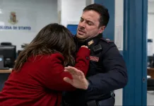 Româncă beată în Italia, a încercat să muște un polițist și a rănit alți doi agenți după ce s-a certat cu un coleg de apartament 1200-20260523173038 (1)