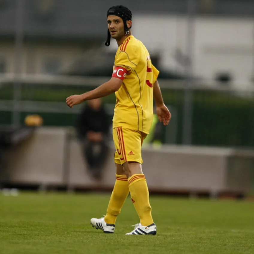 363840-chivu-capitan