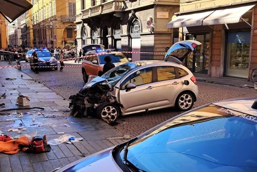 modena-serious-accident-on-via-emilia-a-car-at-crazy-speed-mows-down-a-dozen-pedestrians