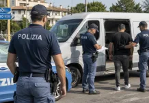 Doi români, expulzați din Italia. Unul dintre ei fusese deja expulzat o dată cu numai cinci zile înainte 1