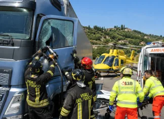 Șofer român de TIR, găsit mort în cabină, în parcarea unei firme din Italia. Romeo avea 53 de ani 1