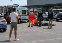 Român mort în parcarea unui supermarket din Italia. Un prieten a alertat serviciile de urgență 1