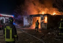 Român găsit mort în Italia, după un incendiu izbucnit într-o clădire. Pompierii au găsit cadavrul după stingerea flăcărilor 1
