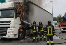Șofer român de TIR, în stare gravă în Italia după ce a rămas prins între flăcări în cabină 1