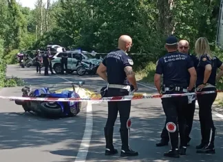 Tragedie pentru un român din Italia: a murit pe loc, la 45 de ani, după ce s-a izbit cu scuterul de un TIR 1