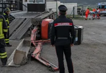Român grav rănit la muncă în Italia după ce un excavator s-a răsturnat peste el. Transportat în stare critică la spital 1