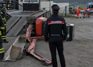 Român grav rănit la muncă în Italia după ce un excavator s-a răsturnat peste el. Transportat în stare critică la spital 1