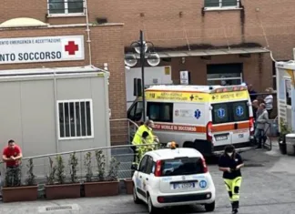 Doi români din Italia au căzut de la etajul patru, în timp ce se aflau la muncă. Transportați în stare gravă la spital 1