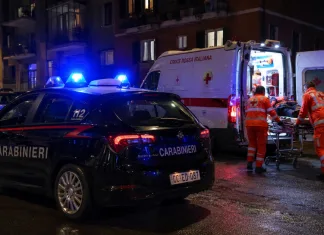 Tânără româncă din Italia, găsită inconștientă într-o baltă de sânge. A căzut de la etajul doi 1