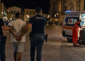 Român din Italia, atacat în plină stradă de un marocan, cu un tirbușon. A ajuns la spital cu o ureche aproape smulsă 1
