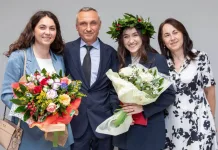 Două surori românce din Italia au absolvit Medicina cu nota maximă. „În spatele acestor reușite se află o familie care a crezut în puterea educației 1