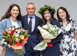 Două surori românce din Italia au absolvit Medicina cu nota maximă. „În spatele acestor reușite se află o familie care a crezut în puterea educației 1
