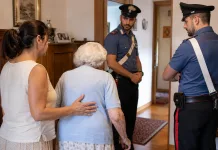 Badantă din Italia, salvează bătrâna din mâinile escrocilor. Hoțul a sărit de la balcon 60943b87-1a7c-4cfa-a034-995adf4108f5