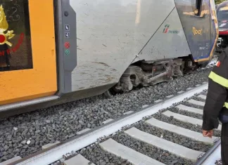 Tren cu 450 de pasageri, deraiat în Italia după ce a lovit două vaci aflate pe șine 1