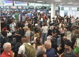 Haos pe un aeroport din Italia. Sute de pasageri disperați sunt nevoiți să aștepte zile întregi pentru a putea zbura la destinație 1200-2026081216323