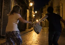 Badantă din Italia, atacată noaptea pe stradă. Hoțul i-a smuls geanta și a fugit cu banii, actele și cheile casei 2f0b5a1a-ca4e-4a82-81a7-85e5ab82046d (1)