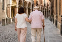 Badantă româncă din Italia, acuzată că s-a măritat cu bătrânul pe care îl îngrijea profitând de senilitatea lui. Prietenii pensionarului îi iau apărarea 637f588a-ed20-4eb6-84cd-b278db98902c
