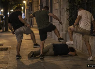 Român bătut și jefuit de trei indivizi în Italia, după o ceartă într-un bar. I-au luat telefonul, portofelul și un cercel de aur 1