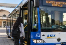 Șofer de autobuz din Italia, dă jos o fată de 14 ani pentru că nu e italiancă. „Îi las să urce doar pe italieni, nu pe străini” 1