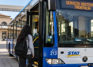 Șofer de autobuz din Italia, dă jos o fată de 14 ani pentru că nu e italiancă. „Îi las să urce doar pe italieni, nu pe străini” 1