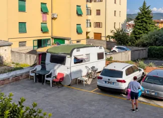 Scandal în Italia din cauza unui român care locuiește într-o rulotă. Vecinii au ajuns la capătul răbdării! ebc3f9ae-0c1a-47e1-ba99-a9f2054bd6b6